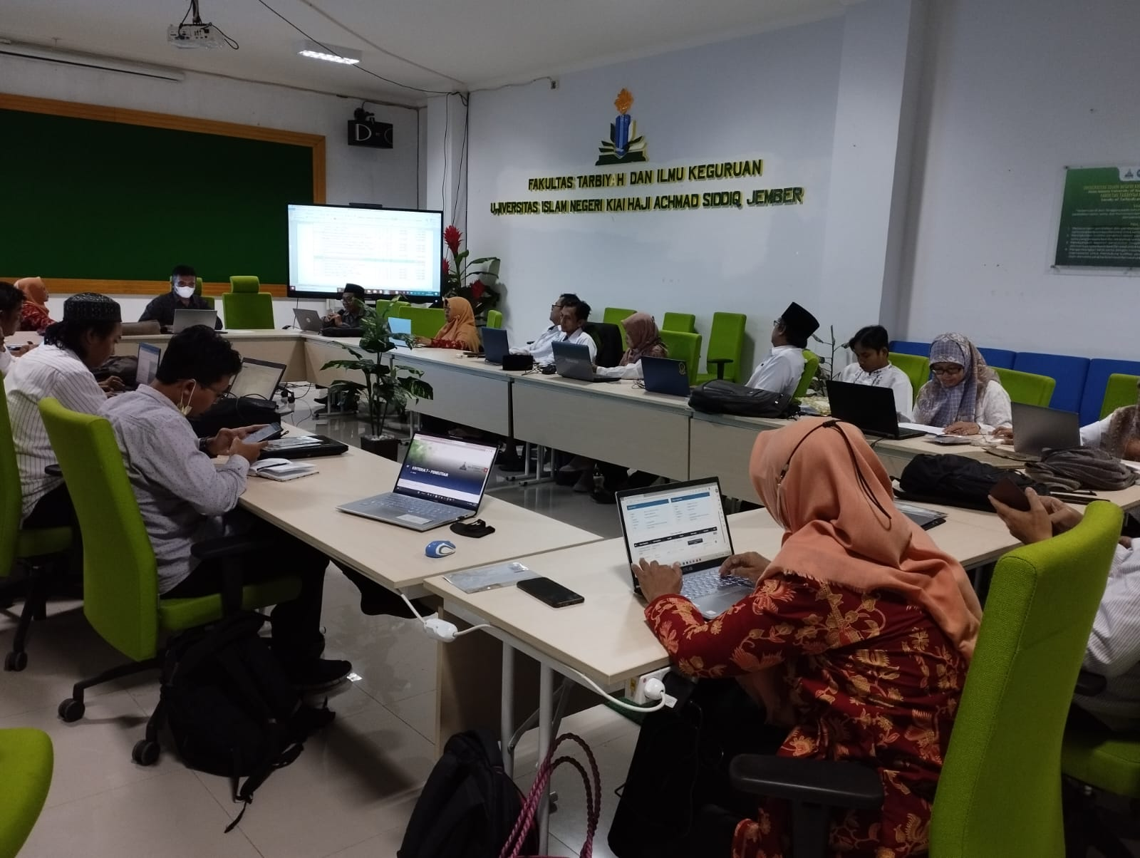 Progres Penyusunan Borang Akreditasi dan LED Prodi TBI